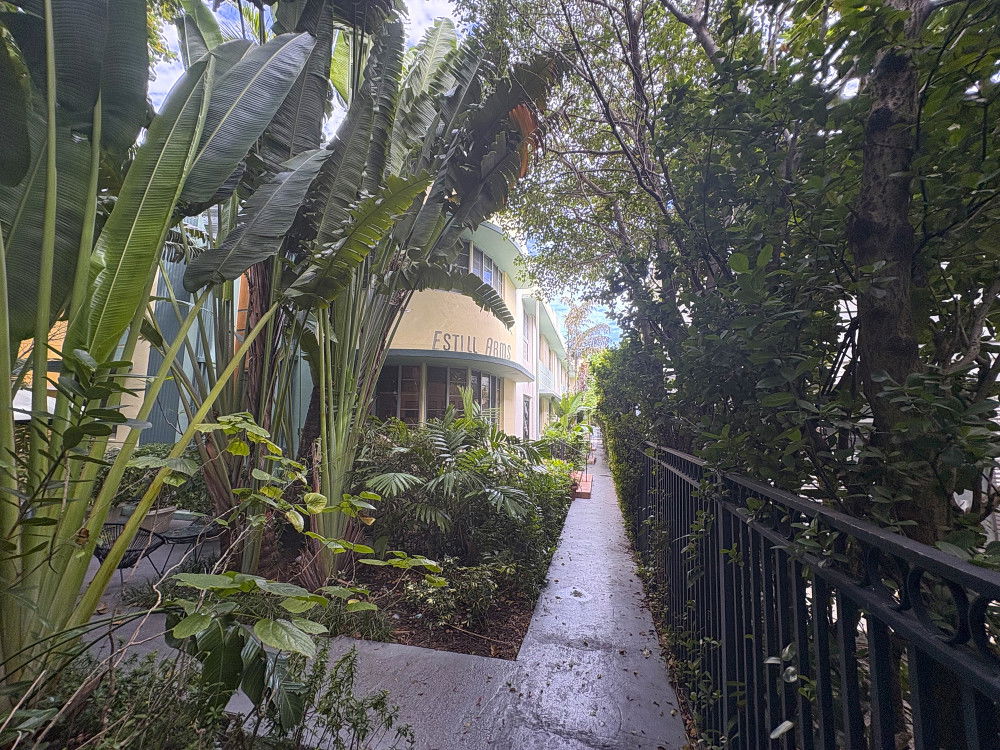 Meridian Park Condo photo 2